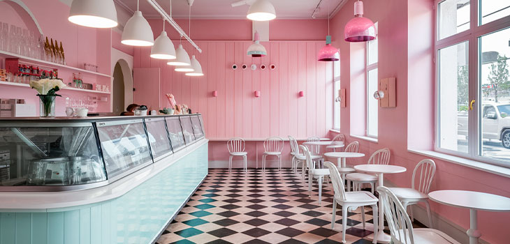Tienda de helados con buena iluminación