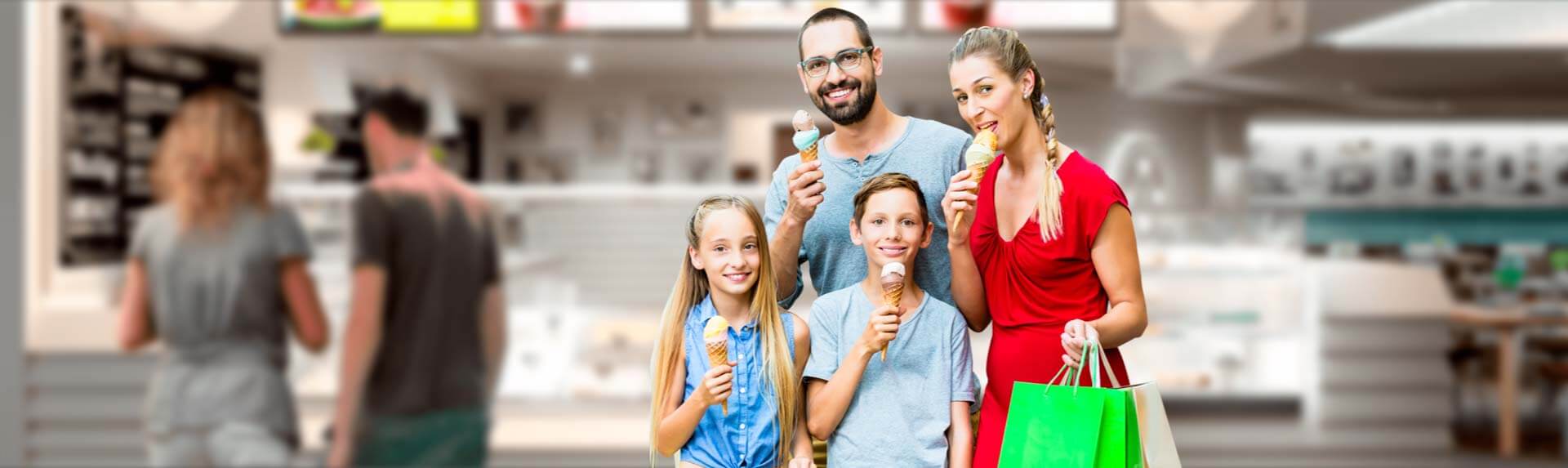 portada de familia comiendo helado